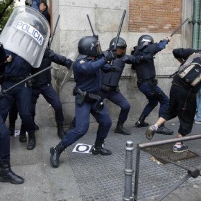 La policía pondrá música durante las cargas