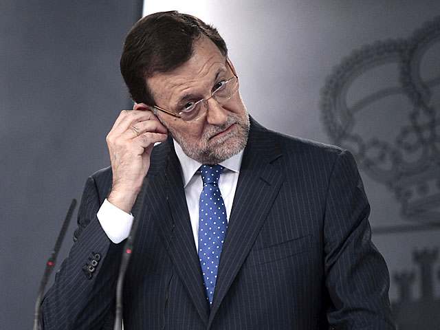 Un auricular Bünssen evitará que Rajoy escuche sus propias patrañas