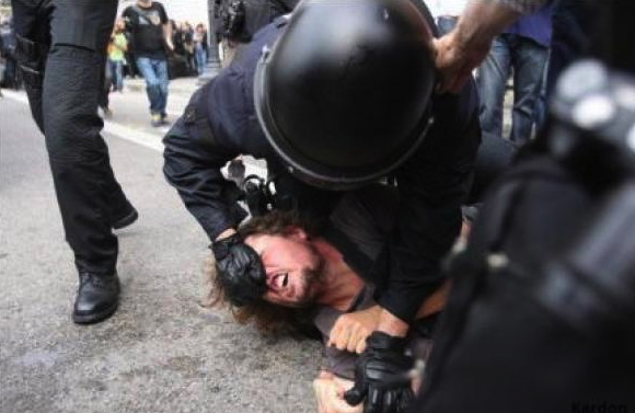 Psicópatas de más de veinte países solicitan su ingreso en la policías antidisturbios española