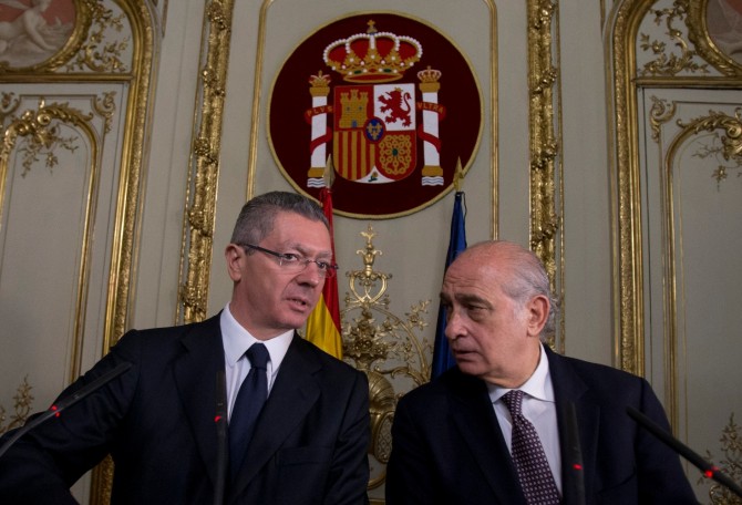 Defensa dejará de pagar los cilicios de Gallardón y Fernández Díez