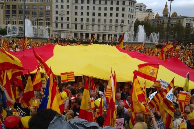 Traumatólogos canadienses confirman que las banderas españolas protegen de los golpes