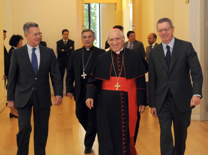 El Vaticano nombra a Gallardón "Gran Hacedor de Vida y Príncipe de los Úteros"