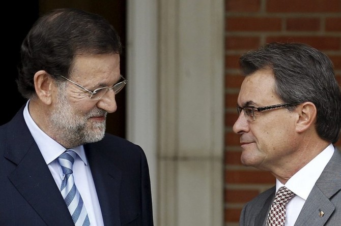 Rajoy propone a Mas que la pregunta de la consulta la redacte Cospedal