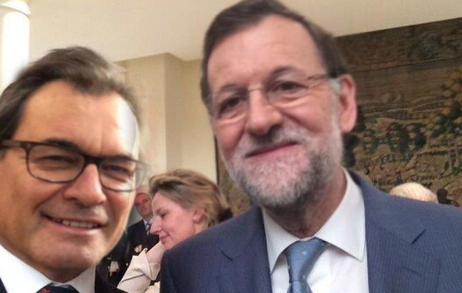 El Gobierno contrata a dos actores para que hablen entre ellos de Catalunya