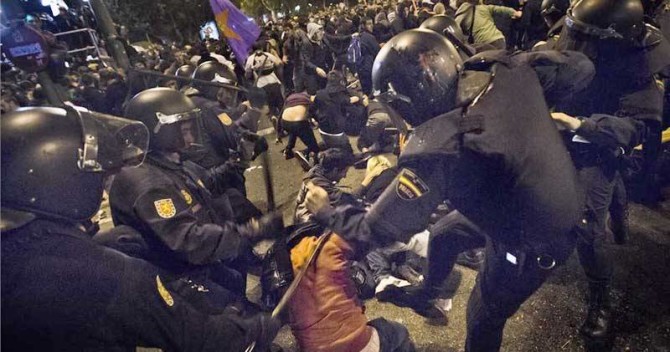 La policía se podrá incautar de las gafas graduadas de los manifestantes